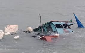 Perahu Nelayan Fasilitas Pantai Pangandaran Rusak Diterjang Ombak