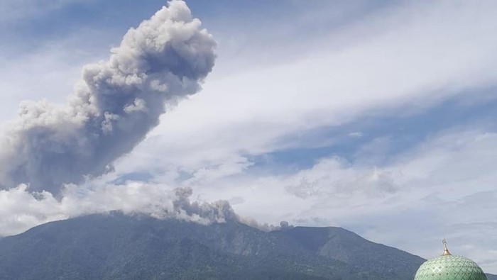 Gunung Marapi Erupsi Siang Ini, Lontarkan Abu Vulkanik 1.200 Meter